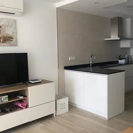 Apartment Sea Frontline 'faraona'. Pool. Wifi *